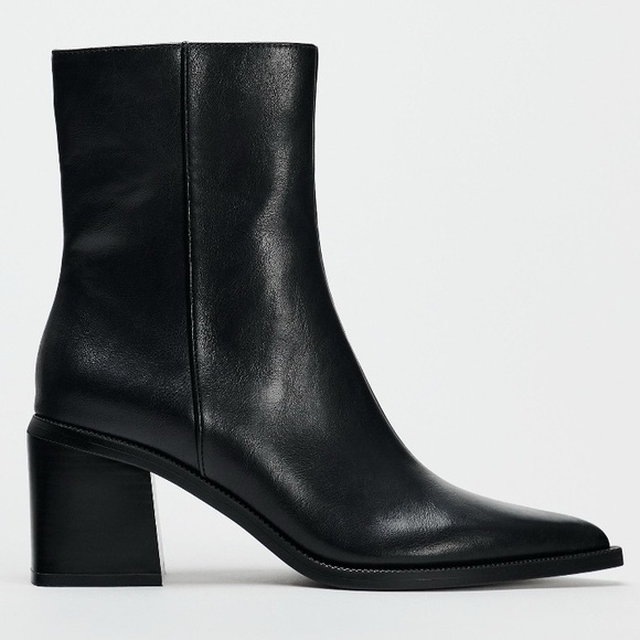 Zara Shoes - EUC Zara Black Wide Heeled Booties